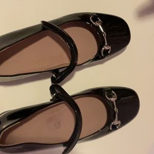 31 in kids and hardly ever worn 200$